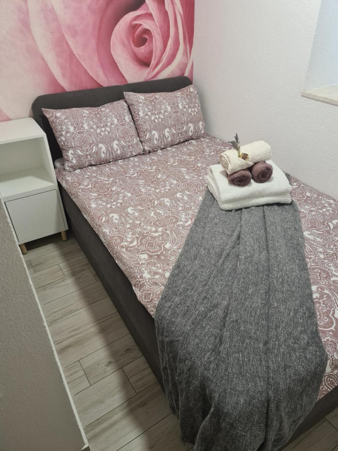 Apartments Rose1 ツレス エクステリア 写真